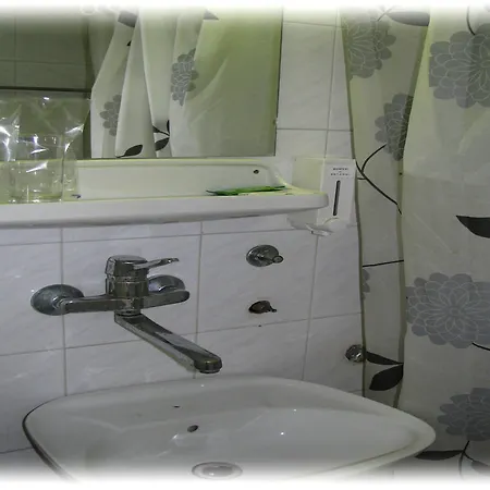 Zeleznicar Hotel *